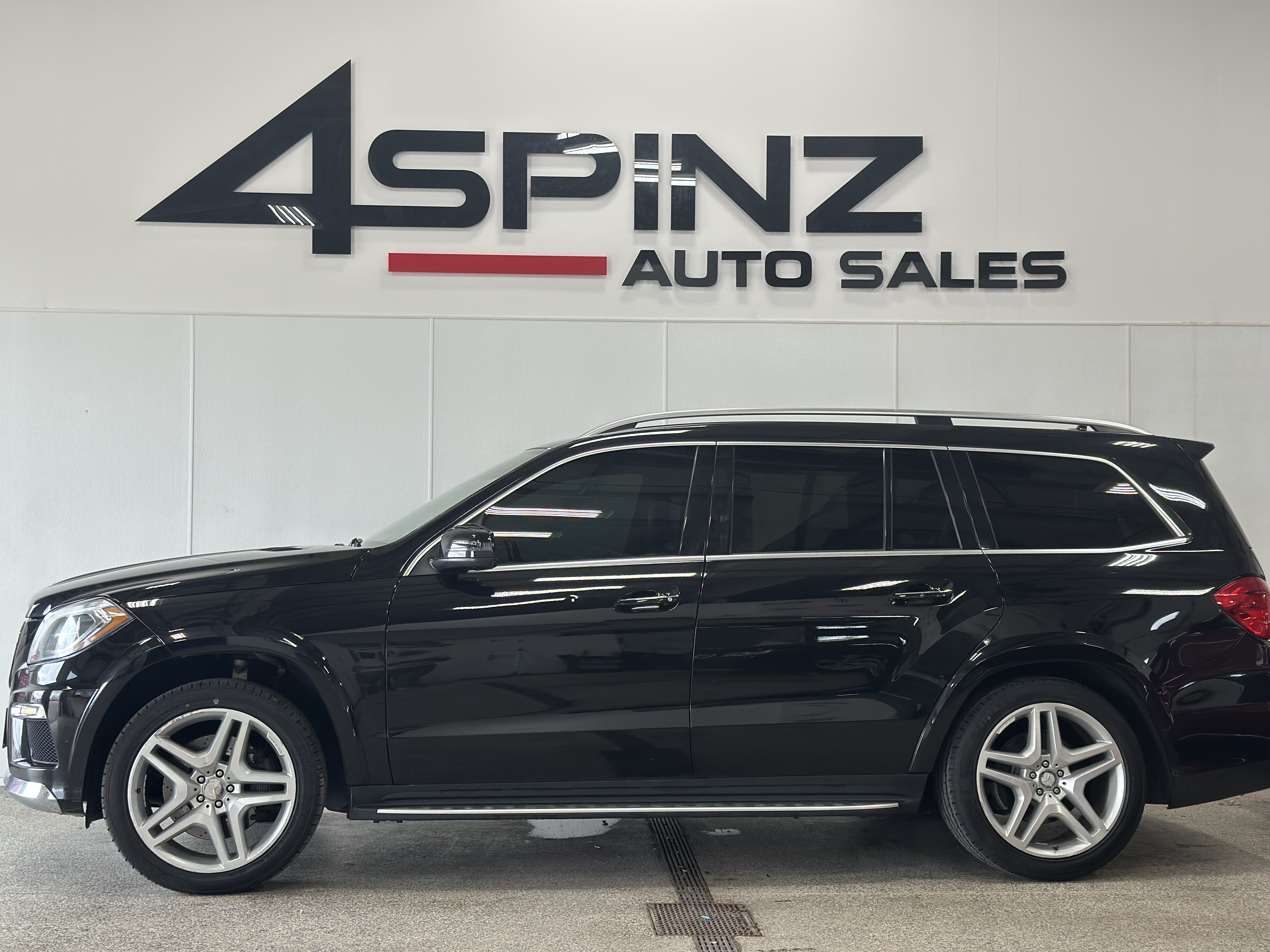 2013 Mercedes-Benz GL550 4MATI...